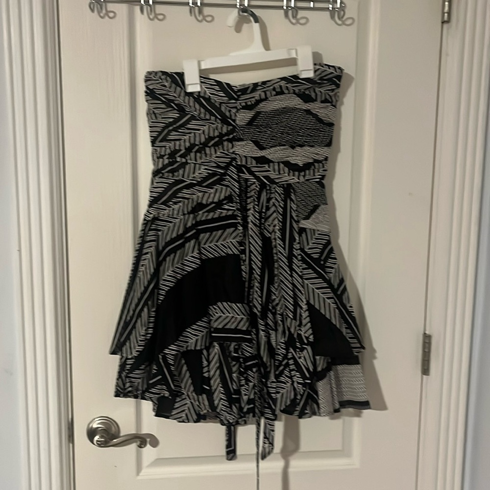 SUPER cute 2000s strapless dress from Calvin Klein!!